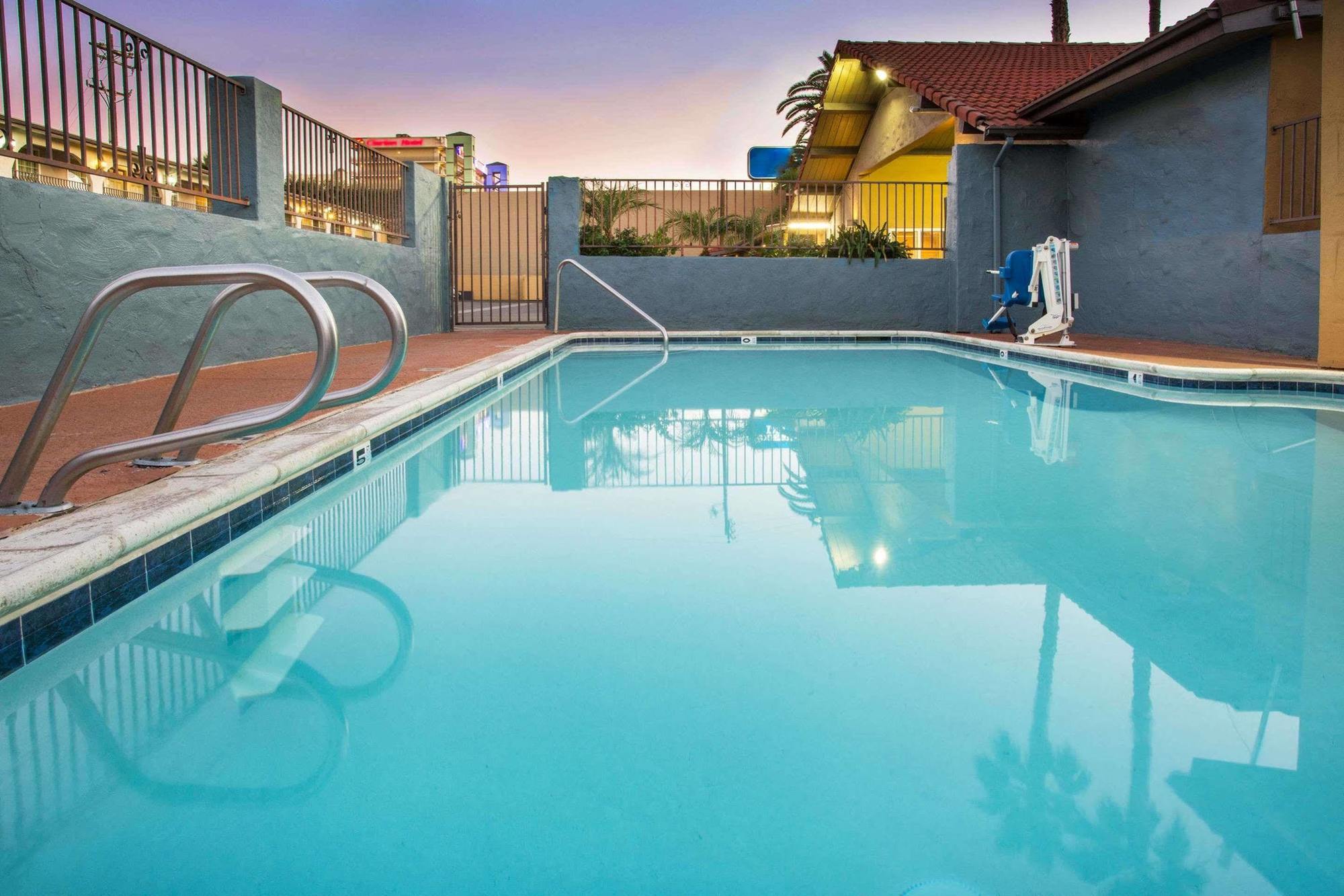 Howard Johnson By Wyndham National City/San Diego South Eksteriør bilde